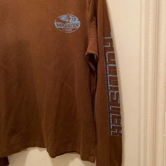 Vintage Hollister Brown Long sleeve t-shirt with blue surfer image - Unisex S - Picture 5 of 7